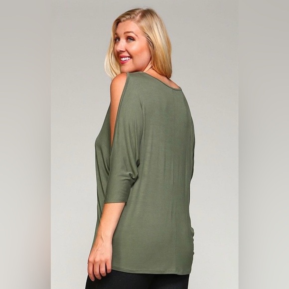 New! Plus Size Cold Shoulder Batwing Top Sizes 1X 2X 3X - Picture 2 of 3